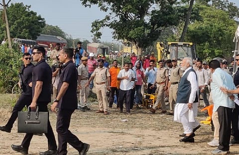 ஒடிசா ரயில் விபத்து - சம்பவ இடத்தை நேரில் பார்வையிட்டார் பிரதமர் மோடி
