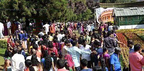 கோடை சீசன் நிறைவடைந்த பின்னரும் உதகைக்கு சுற்றுலா பயணிகள் வருகை அதிகரிப்பு