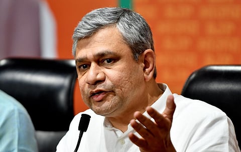 ரயில்வே அமைச்சர் அஸ்வினி வைஷ்ணவ்