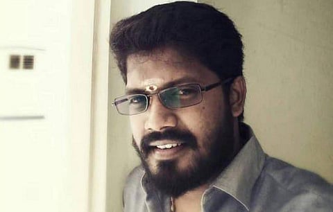 தருமபுரியில் கடன் பிரச்சினை, தொழில் நஷ்டம் காரணமாக நைட்ரஜன் வாயுவை சுவாசித்து தற்கொலை செய்து கொண்ட பட்டதாரி இளைஞர் விஜய் ஆனந்த்