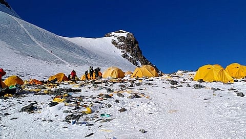 எவரெஸ்ட் சிகரத்தில் பிளாஸ்டிக் குப்பைகள்