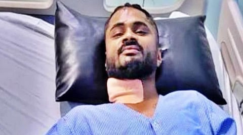 உயிர் பிழைக்க மருத்துவமனைக்கு கழுத்தில் குத்திய கத்தியுடன் பைக்கில் சென்ற இளைஞர்