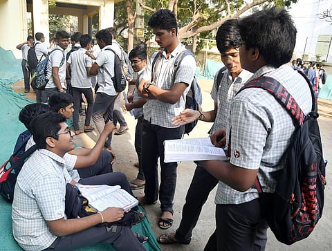 பிளஸ் 1 விடைத்தாள் நகல் இன்று வெளியீடு - மறுமதிப்பீடு, மறுகூட்டலுக்கு மாணவர்கள் விண்ணப்பிக்கலாம்