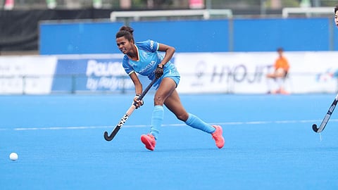 கொரிய அணிக்கு எதிரான போட்டியில் இந்திய வீராங்கனை