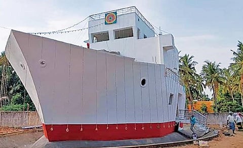 மனைவிக்காக ஒரு கப்பல் வீடு - கடலூர் வண்ணாரபாளையத்தில் வித்தியாசமான கட்டிடம்!