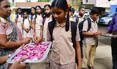 பள்ளிகள் திறப்பு