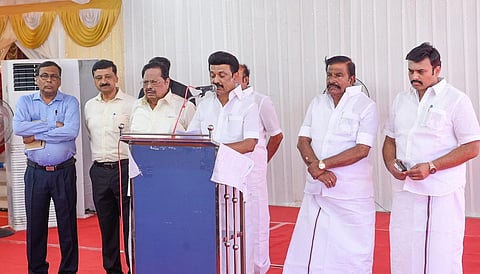 மேட்டூரில் செய்தியாளர்கள் சந்திப்பில் முதல்வர் ஸ்டாலின் | படம் எஸ்.குருபிரசாத்.