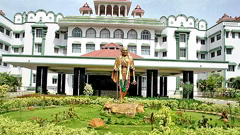 உயர் நீதிமன்றம், மதுரைக்கிளை.