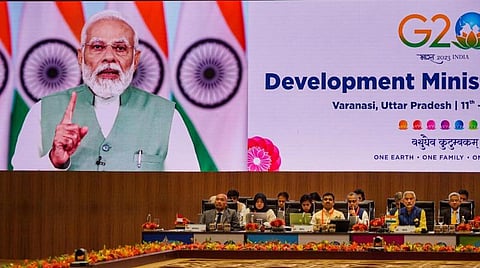 உத்தர பிரதேசத்தின் வாரணாசியில் நடைபெற்ற ஜி-20 அமைப்பின் மாநாடு நேற்று நிறைவுபெற்றது. நிறைவு நாள் மாநாட்டில் பிரதமர் நரேந்திர மோடி காணொலி வாயிலாக பேசினார். படம்: பிடிஐ