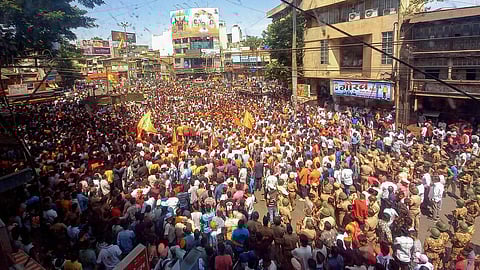 சமூக வலைதள முகப்பில் அவுரங்கசீப் படத்தை பதிவிட்டவர் மீது வழக்கு