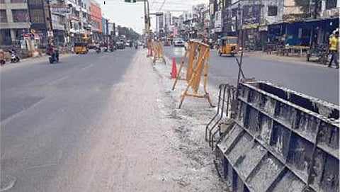 தாம்பரம் - வேளச்சேரி பிரதான சாலை பிரச்சினை | இருப்பதை இடித்துவிட்டு மீண்டும் சாலை மைய தடுப்பு கட்டுவதா?