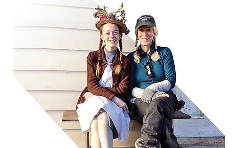 தொடரின் நாயகி ஆமிபெத்துடன் இயக்குநர் மொரியா