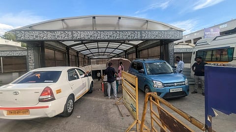 ஸ்மார்ட் சிட்டி திட்டத்தில் மதுரை பெரியார் பேருந்து நிலையத்தில் கட்டப்பட்டுள்ள வணிக வளாகம். படம்: எஸ்.கிருஷ்ணமூர்த்தி