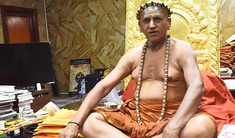 மதுரை ஆதீனம் ஸ்ரீலஸ்ரீ அருணகிரிநாத ஸ்ரீ ஞானசம்மந்த தேசிக பரமாச்சாரி செய்தியாளர்களைச் சந்தித்தார் | படம்: எஸ். கிருஷ்ணமூர்த்தி