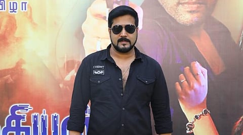 சிறிய படங்களுக்கு தியேட்டர் தர மறுக்கிறார்கள்: ஜெய் ஆகாஷ் கவலை