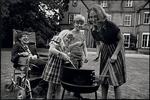 என் தந்தை வித்தியாசமானவர்!- லூசியின் பார்வையில் ஸ்டீவன் ஹாக்கிங் | Father's Day Special