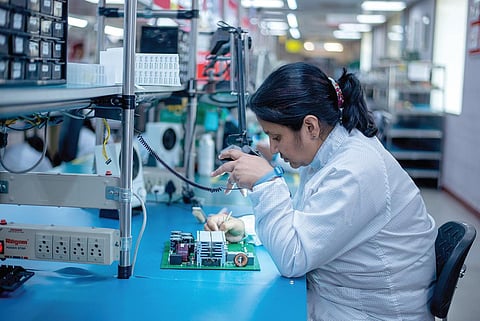 பிளஸ் 2க்குப் பிறகு - 19: பொறியியலில் பாய்ச்சல் எடுக்கும் மின்னியல்!