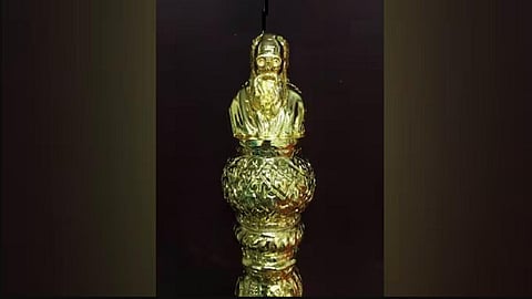 பெரியார் முகம் இடம் பெற்றுள்ள செங்கோல்