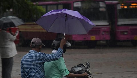 சென்னையில் விடிய விடிய கொட்டித் தீர்த்த கனமழை; பல மாவட்டங்களில் மழை நீடிப்பு