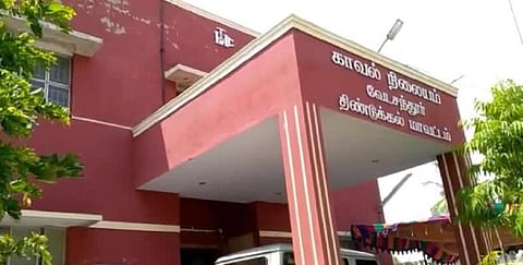 வேடசந்தூர் அருகே நெடுஞ்சாலையில் சிதைந்த நிலையில் கிடந்த பெண் உடல் - போலீஸ் விசாரணை