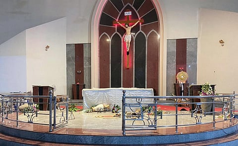 அடித்து நொறுக்கப்பட்ட தேவாயலத்தின் பலி பீடம்