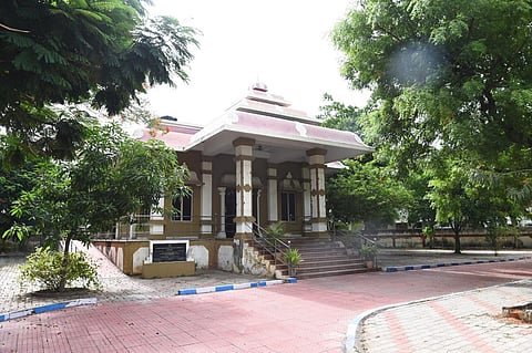 7 மாதங்களாக பொறுப்பாளர் இல்லாத மதுரை தேவநேய பாவாணர் மணிமண்டபம்: தமிழ் அறிஞர்கள் வேதனை