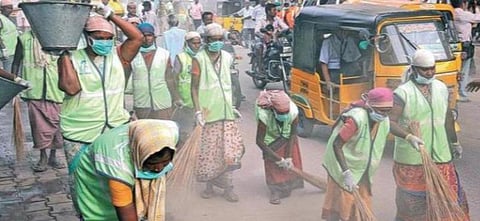 துப்புரவு பணியாளர்கள் நியமனத்துக்கான ஒப்பந்த நடைமுறையை ஒழிக்க வேண்டும் - தேசிய ஆணையத் தலைவர் வலியுறுத்தல்