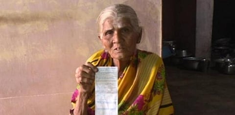 கர்நாடகாவில் ஒரு பல்ப் உள்ள வீட்டுக்கு மின் கட்டணம் ரூ.1 லட்சம் வந்ததால் 90 வயது மூதாட்டி அதிர்ச்சி