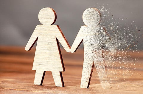 தினமும் மனதைக் கவனி -21: பிரிவுத் துயரின் ஐந்து நிலைகள்