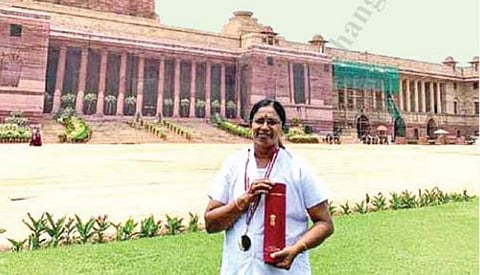 அர்ப்பணிப்பின் மறுபெயர் செவிலியர் சுகந்தி - குடியரசுத் தலைவர் விருது வழங்கி கவுரவிப்பு