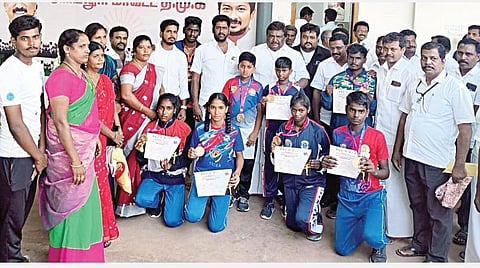 ஆண்டிமடம் அரசு பள்ளி மாணவர்கள் அகில இந்திய கிக் பாக்ஸிங் போட்டிக்கு தேர்வு: அமைச்சர் சிவசங்கரிடம் நேரில் வாழ்த்து