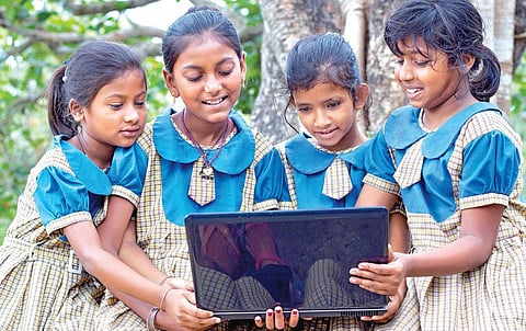 மாணவர்களின் சிரிப்பு: அன்றும்... இன்றும்: பெற்றோர் சற்றே சிந்திப்பீர்...