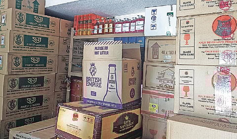 டாஸ்மாக் கடைகளுக்கு புதிய உத்தரவு: குடிமகன்கள் மகிழ்ச்சி... விற்பனையாளர்கள் கவலை!