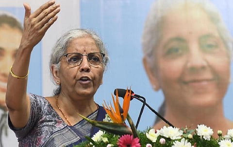 சமூகத்துக்கு சேவையாற்றும் எண்ணம் மாணவர்களுக்கு அவசியம்: நிர்மலா சீதாராமன் அறிவுரை