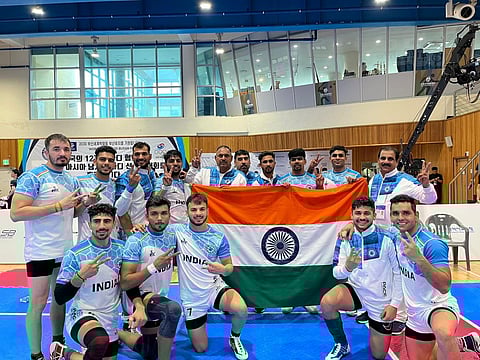 கொரியாவில் நடைபெற்ற ஆசிய கபடி சாம்பியன்ஷிப்பில் பட்டம் வென்ற இந்திய அணியினர்.