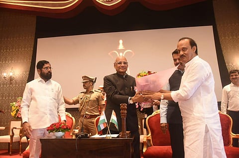 துணை முதல்வராக பதவியேற்றுக் கொண்ட அஜித் பவாருக்கு பூங்கொத்து அளித்து வாழ்த்து தெரிவித்த ஆளுநர் ரமேஷ் பயஸ்.