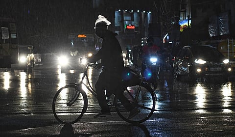 தமிழகத்தில் 3 நாட்களுக்கு கனமழை வாய்ப்பு: மதுரையில் ஒரே நாளில் 10 செ.மீ. மழை பெய்தது