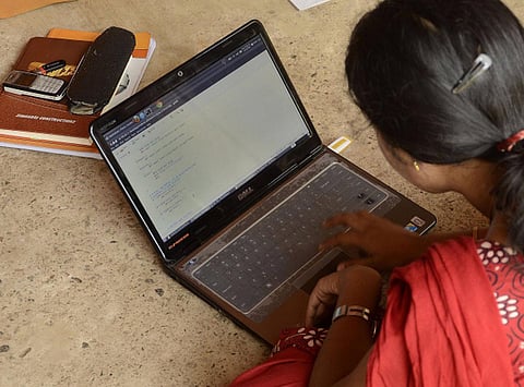 ”பல வாய்ப்புகளை இழக்கிறோம்... லேப்டாப் எப்போது கிடைக்கும்?” - தமிழக அரசுக்கு மாணவர்கள் கோரிக்கை