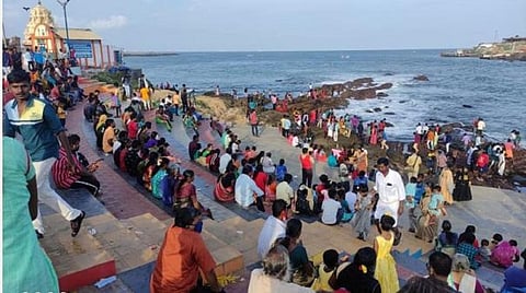 கன்னியாகுமரி கடற்கரை பகுதியில் பிளாஸ்டிக் பை பயன்பாட்டுக்கு தடை விதிக்க வேண்டும்: உயர் நீதிமன்றம்