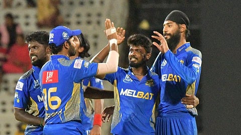 மதுரை அணி வீரர்கள்