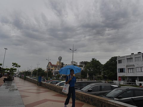 தமிழகத்தில் 4 நாட்களுக்கு மழை பெய்ய வாய்ப்பு - நீலகிரி அவலாஞ்சியில் 18 செ.மீ. மழை பதிவு