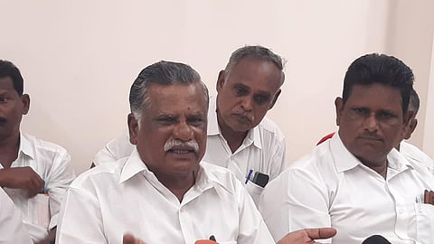 பரமக்குடியில் செய்தியாளர்களுக்கு பேட்டியளித்த இந்திய கம்யூனிஸ்ட் கட்சியின் மாநிலச் செயலாளர் முத்தரசன்.