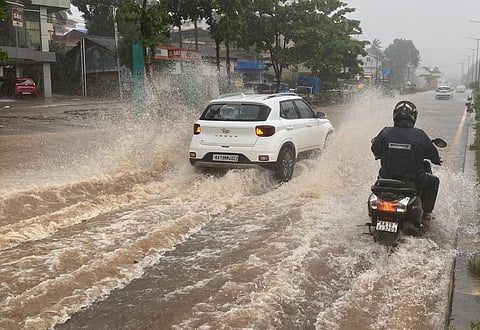 தென்மேற்கு பருவமழை தீவிரம்: கர்நாடக கடலோர மாவட்டங்களில் கனமழை
