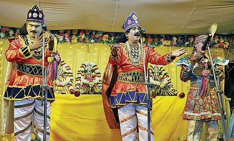 உடுக்கை இசைக்கு உயிர் கொடுக்கும் உடுமலை ஆசிரியர்கள்!