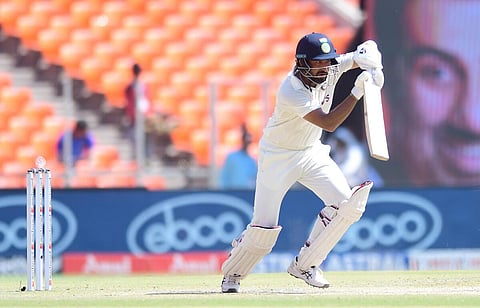 துலீப் டிராபி கிரிக்கெட் - புஜரா சதம் விளாசல்