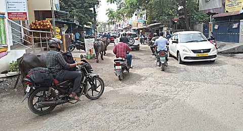அஸ்தினாபுரம் - செம்பாக்கம் சாலையை மழை காலத்துக்குள் சீரமைக்க மக்கள் கோரிக்கை