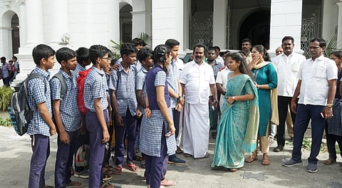 மாணவர்களுடன் உரையாடிய மேயர் பிரியா