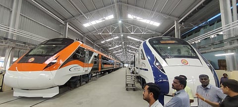 காவி நிற ‘வந்தே பாரத்’ ரயில்