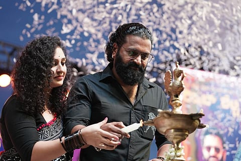 ரிஷப் ஷெட்டி அறக்கட்டளை தொடக்கம்: பிறந்தநாளில் கணவருக்கு மனைவி கொடுத்த சர்ப்ரைஸ்