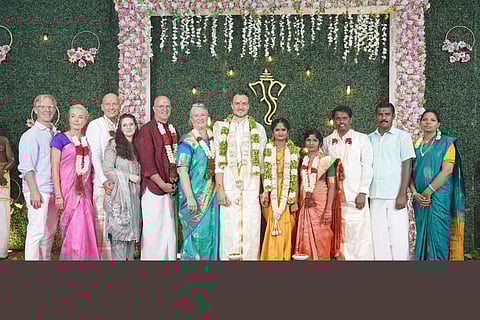 ஸ்வீடன் நாட்டு இளைஞரை மணந்த மதுரை பெண்: தமிழ் முறைப்படி நடந்த காதல் திருமணம்